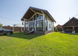 Двухэтажный дом из кедра 143 м2 на берегу р. Обь, с. Рассказиха